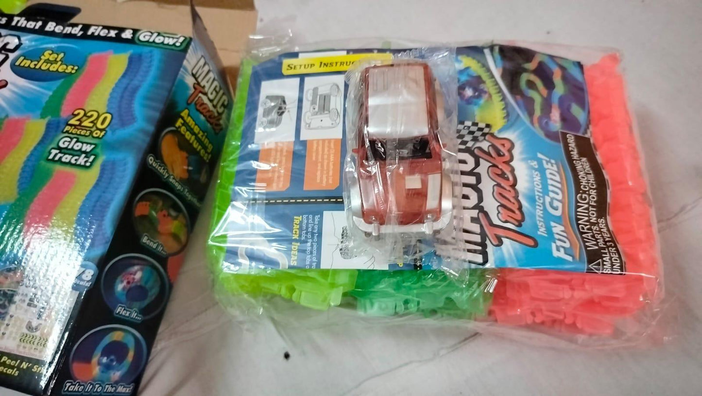 Magic Tracks Glow-in-the-Dark Flexible Racetrack