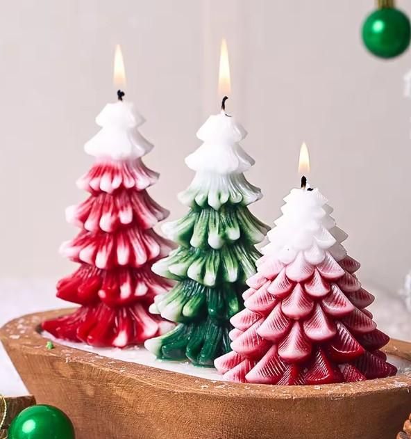 Scented Christmas Tree Candle – Festive Decorative Gift