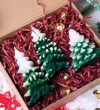 Scented Christmas Tree Candle – Festive Decorative Gift